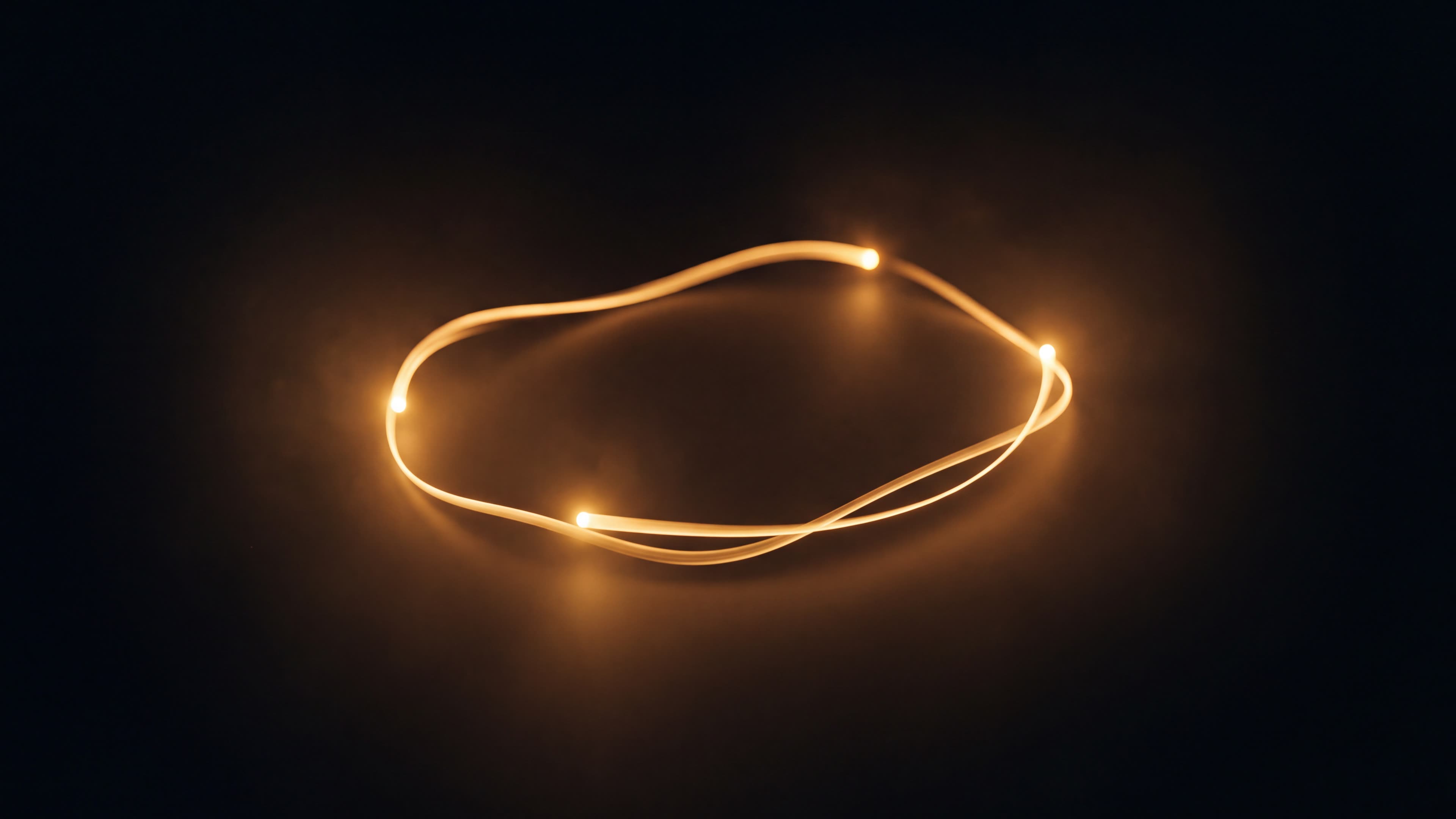 Goldene Lichtspur, die eine geschlossene Schleife zeichnet