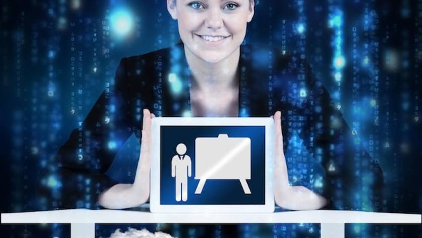 Führungskräfte und Team-Mitglieder arbeiten gemeinsam an einem digitalen Transformationsprojekt – Kompetenzentwicklung im Fokus