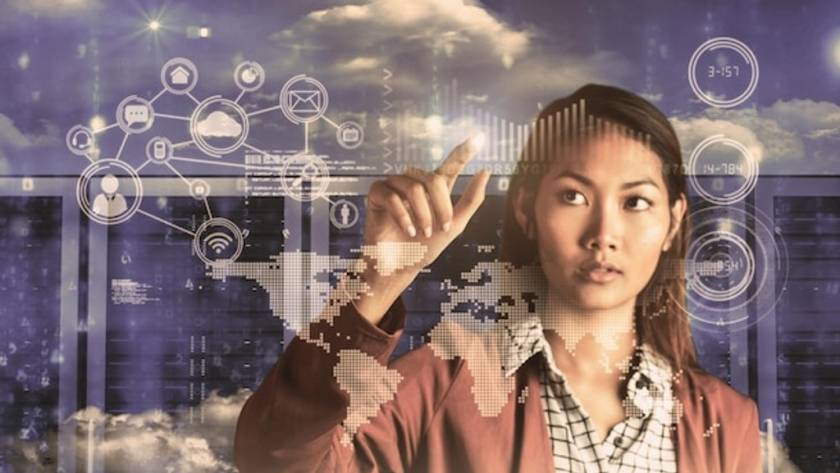 Führungskraft vor einem digitalen Dashboard – Symbol für gescheiterte digitale Transformation trotz hoher Investition